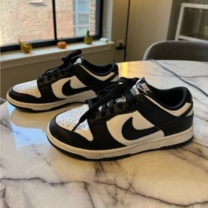 NIKE
WOMEN'S DUNK LOW PANDA - WHITE/BLACK